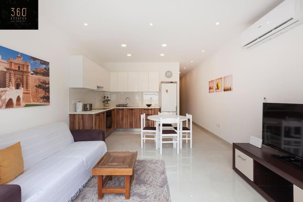 Comfy With Terrace, 5 Mins To Sliema Ferries By 360 Estates Apartment Gzira