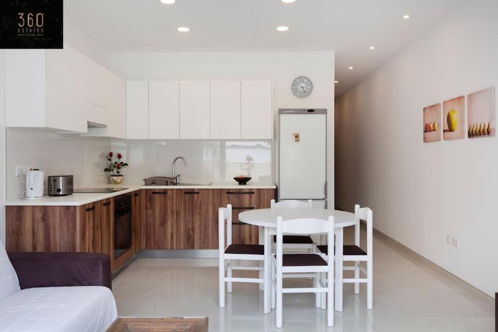 Comfy With Terrace, 5 Mins To Sliema Ferries By 360 Estates *