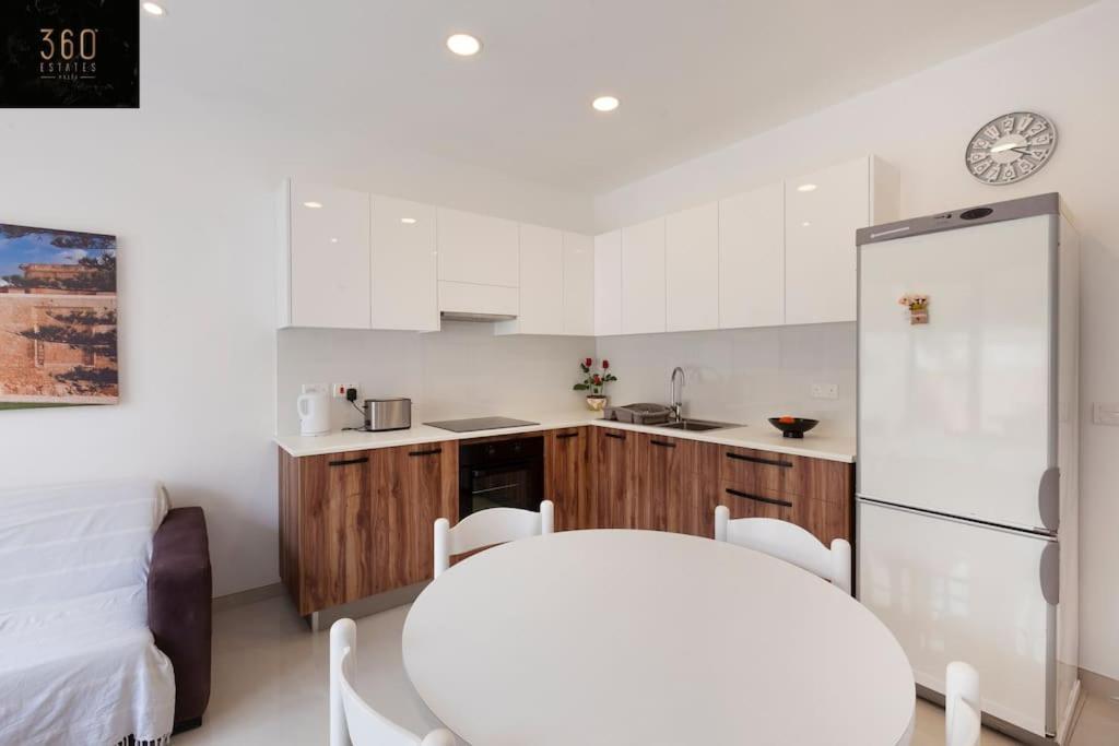 Comfy With Terrace, 5 Mins To Sliema Ferries By 360 Estates *